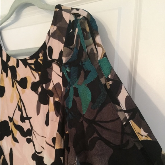 Beautiful Maeve shift dress with cut-out sleeves - Picture 2 of 4